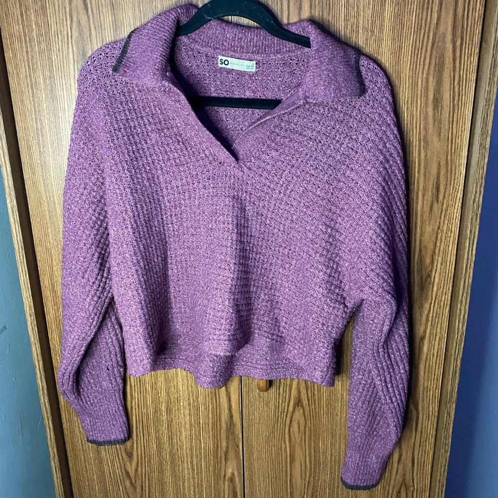 SO Collared V-Neck Sweater Womens Small Purple Textured Knit Long Sleeve Cropped
